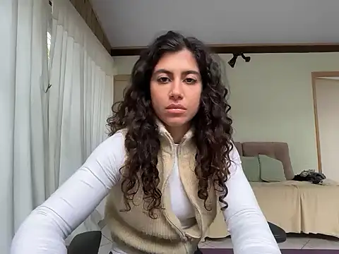 deusaludovica online show from May 19, 6:58 pm