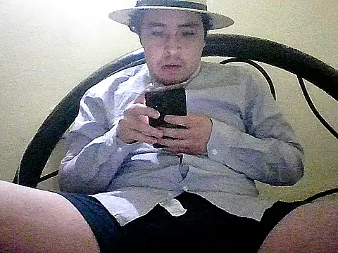 Snapshot of jorgexsuil2hh chatting on December 23, 8:23 am jorgexsuil2hh online show from December 23, 8:23 am