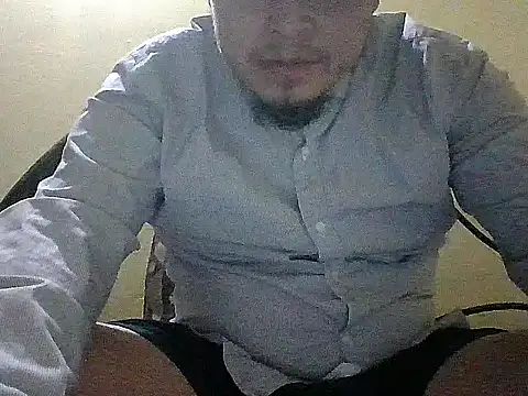 Snapshot of jorgexsuil2hh chatting on March 3, 6:19 am jorgexsuil2hh online show from March 3, 6:19 am