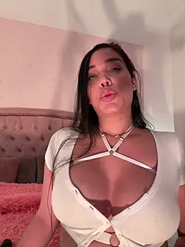 Snapshot of Bella__Wood chatting on September 21, 7:15 pm Bella  Wood online show from September 21, 7:15 pm