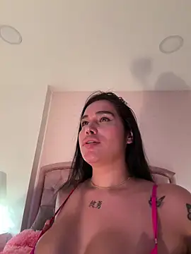 Snapshot of Bella__Wood chatting on October 5, 6:06 pm Bella  Wood online show from October 5, 6:06 pm