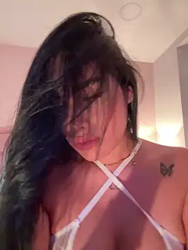 Snapshot of Bella__Wood chatting on October 16, 8:21 pm Bella  Wood online show from October 16, 8:21 pm