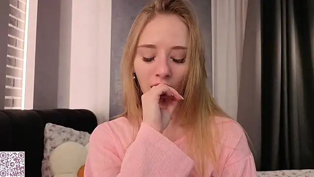 ElvinaRose online show from December 15, 2:16 am