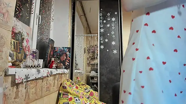 Snapshot of WatsonMi chatting on February 13, 3:41 pm WatsonMi online show from February 13, 3:41 pm