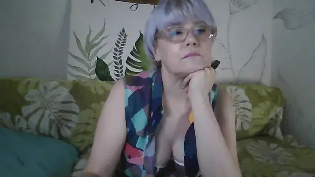 Catty Lady online show from December 2, 8:15 pm