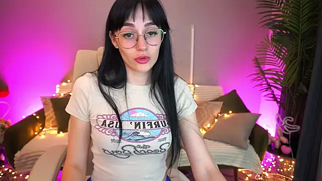 EviLune online show from May 19, 1:28 pm