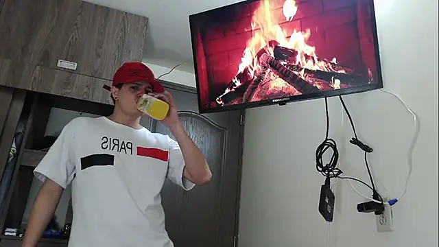 Snapshot of Themasterhades_777 chatting on November 20, 10:31 pm Themasterhades 777 online show from November 20, 10:31 pm