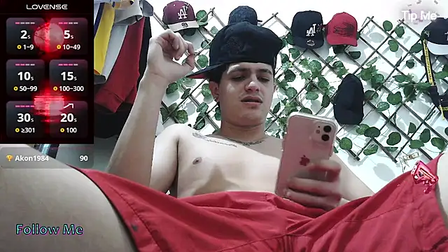 Snapshot of Themasterhades_777 chatting on March 14, 9:53 pm Themasterhades 777 online show from March 14, 9:53 pm