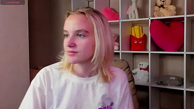 Snapshot of Carolin_Miller chatting on October 14, 9:54 am Carolin Miller online show from October 14, 9:54 am
