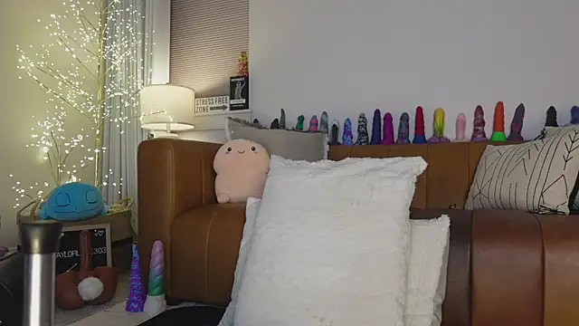 Taylorlove303 online show from April 7, 10:15 am