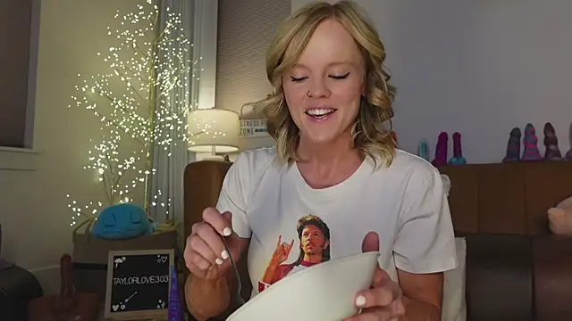 Taylorlove303 online show from May 23, 10:19 am