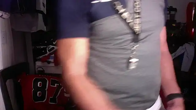 Snapshot of DILFJockDad87 chatting on December 21, 12:18 am DILFJockDad87 online show from December 21, 12:18 am