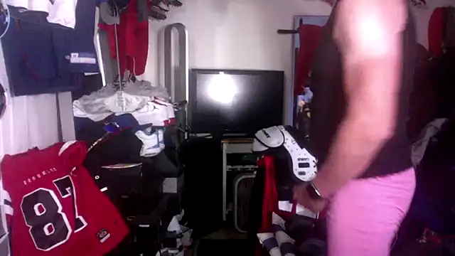 Snapshot of DILFJockDad87 chatting on February 7, 7:39 pm DILFJockDad87 online show from February 7, 7:39 pm