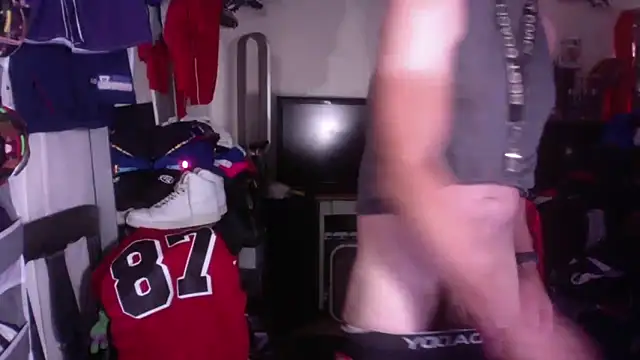 Snapshot of DILFJockDad87 chatting on March 23, 10:47 pm DILFJockDad87 online show from March 23, 10:47 pm