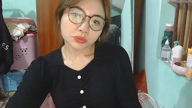 Uhem112 online show from November 2, 1:52 am