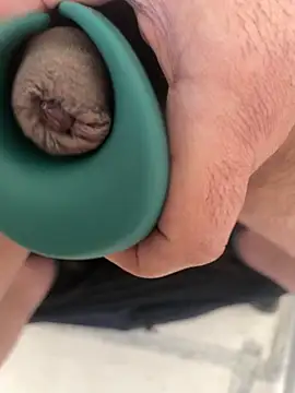 Snapshot of adam69uk chatting on March 21, 3:15 pm adam69uk online show from March 21, 3:15 pm