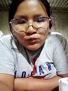 Snapshot of vea_m chatting on April 3, 11:14 pm vea m online show from April 3, 11:14 pm