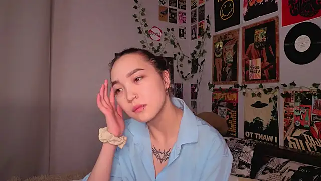 OdetteBiddy online show from November 22, 9:14 pm