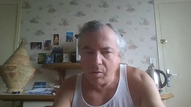 Snapshot of gegevincent chatting on May 30, 8:44 am gegevincent online show from May 30, 8:44 am