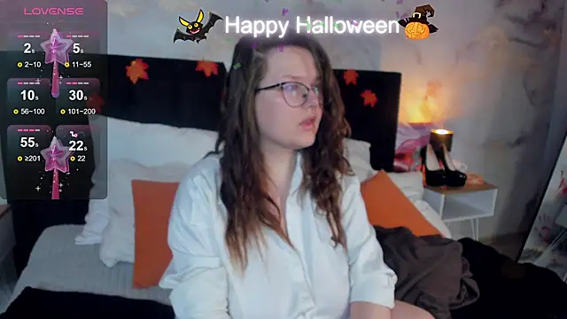 HelenDanvers online show from October 31, 2:34 am