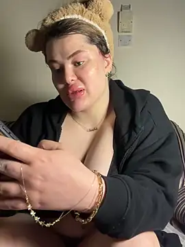 Snapshot of aydabella7777 chatting on February 7, 5:49 pm aydabella7777 online show from February 7, 5:49 pm