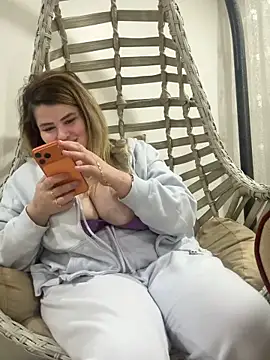 Snapshot of aydabella7777 chatting on February 19, 6:37 pm aydabella7777 online show from February 19, 6:37 pm