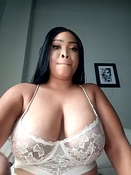 MadamPinky online show from March 25, 10:43 am