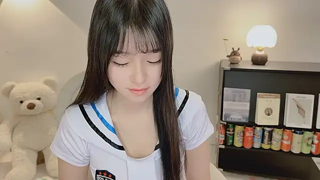 Snapshot of Onechestnut chatting on June 4, 5:02 am Onechestnut online show from June 4, 5:02 am
