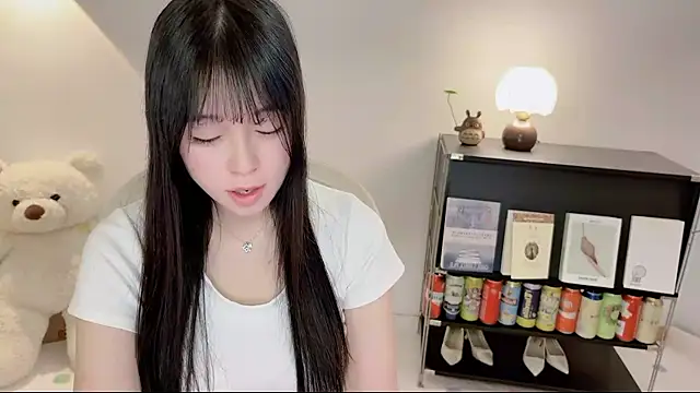Snapshot of Onechestnut chatting on June 17, 3:42 am Onechestnut online show from June 17, 3:42 am