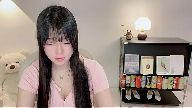 Snapshot of Onechestnut chatting on June 26, 4:06 am Onechestnut online show from June 26, 4:06 am