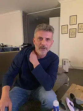 Snapshot of max219 chatting on December 3, 7:34 pm max219 online show from December 3, 7:34 pm