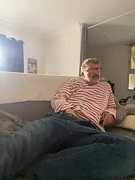 Snapshot of max219 chatting on January 12, 3:28 pm max219 online show from January 12, 3:28 pm