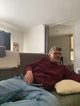 Snapshot of max219 chatting on January 18, 1:59 pm max219 online show from January 18, 1:59 pm