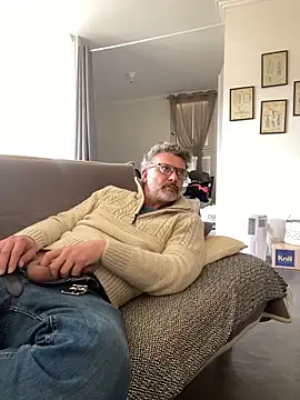 Snapshot of max219 chatting on February 3, 1:49 pm max219 online show from February 3, 1:49 pm