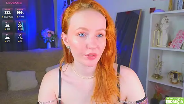 JoyceJones online show from October 27, 7:07 pm