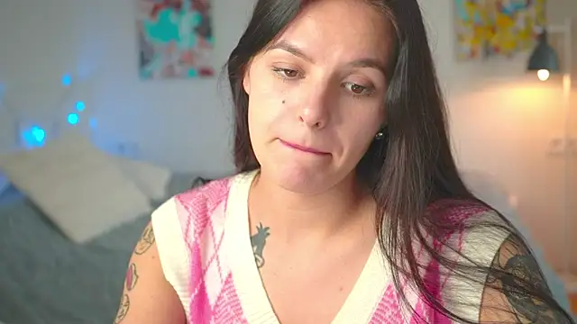 Snapshot of EwelynScott chatting on October 14, 1:34 pm EwelynScott online show from October 14, 1:34 pm