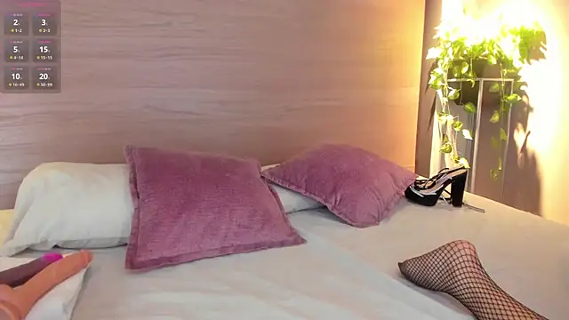 alexamonroe  online show from April 8, 9:37 pm