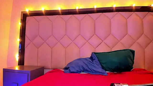 Scarletbigbug online show from September 30, 6:35 pm