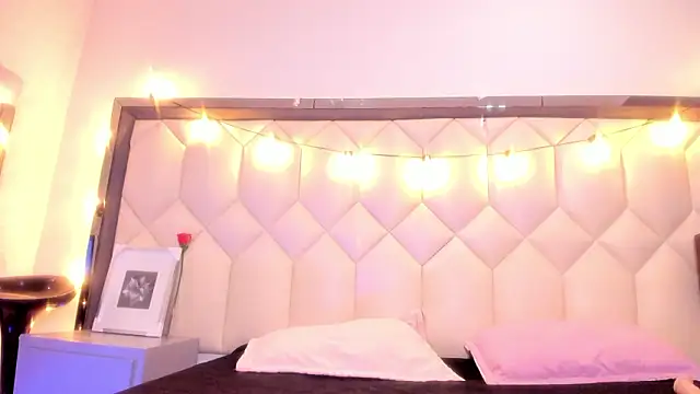 Scarletbigbug online show from February 19, 12:12 pm