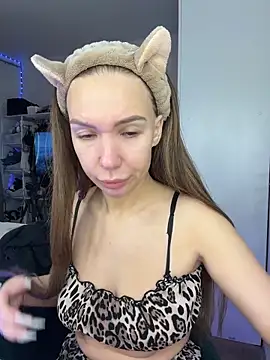 Snapshot of AlysonHuxley_ chatting on February 18, 4:08 am AlysonHuxley online show from February 18, 4:08 am