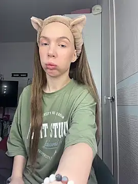 Snapshot of AlysonHuxley_ chatting on February 23, 1:58 am AlysonHuxley online show from February 23, 1:58 am