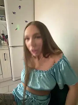 Snapshot of AlysonHuxley_ chatting on February 28, 10:33 pm AlysonHuxley online show from February 28, 10:33 pm