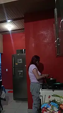 Snapshot of carolinhe_ chatting on October 24, 4:47 pm carolinhe online show from October 24, 4:47 pm