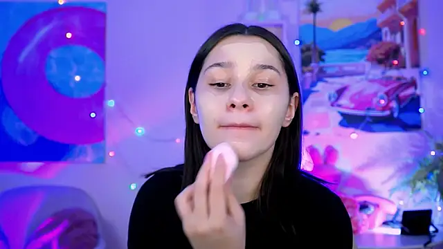 KimClarks  online show from November 17, 12:00 pm