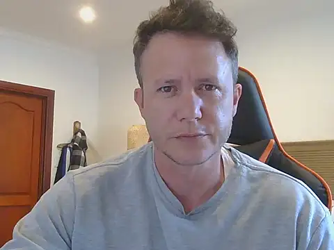 Snapshot of TroyDieselXXX chatting on November 5, 4:12 am TroyDieselXXX online show from November 5, 4:12 am