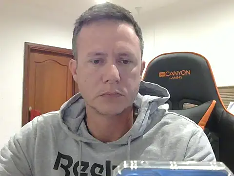 Snapshot of TroyDieselXXX chatting on May 14, 4:30 am TroyDieselXXX online show from May 14, 4:30 am