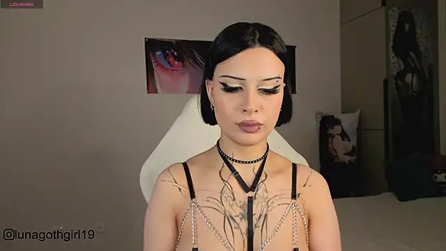 IamLuna2006 online show from December 3, 4:53 am