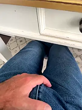 Snapshot of cyclone1212 chatting on October 24, 1:40 pm cyclone1212 online show from October 24, 1:40 pm