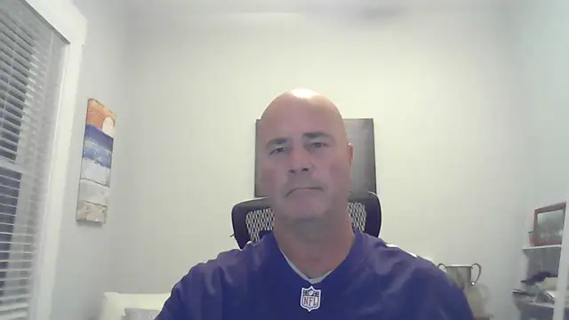 Snapshot of cyclone1212 chatting on October 27, 10:41 am cyclone1212 online show from October 27, 10:41 am