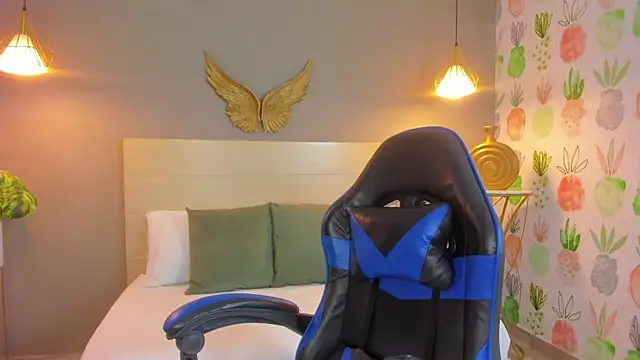 kitty sweeety  online show from April 14, 12:55 pm